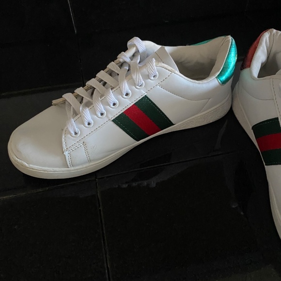Gucci White WOMEN'S ACE SNEAKER WITH BEE - Picture 11 of 12